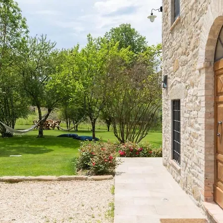 Iflat Stones & Grass With Jacuzzi Neartodi Todi