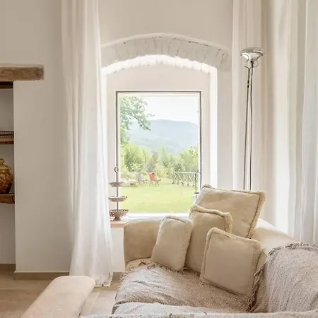Iflat Stones & Grass With Jacuzzi Neartodi Willa Todi
