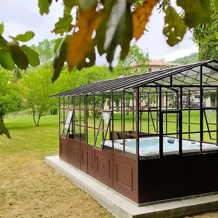 Iflat Stones & Grass With Jacuzzi Neartodi Vila Todi