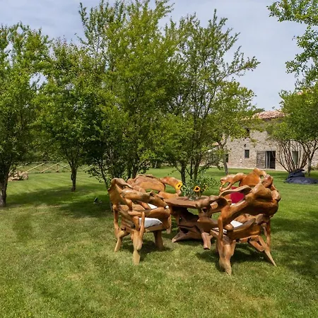 Iflat Stones & Grass With Jacuzzi Neartodi * Todi
